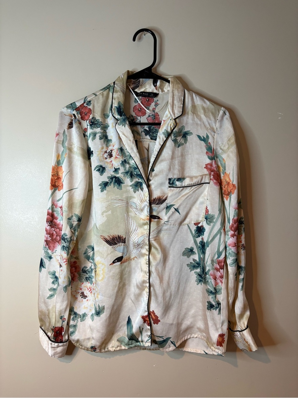 Zara Cream Floral & Hummingbird Print Satin Button Down Blouse EUC